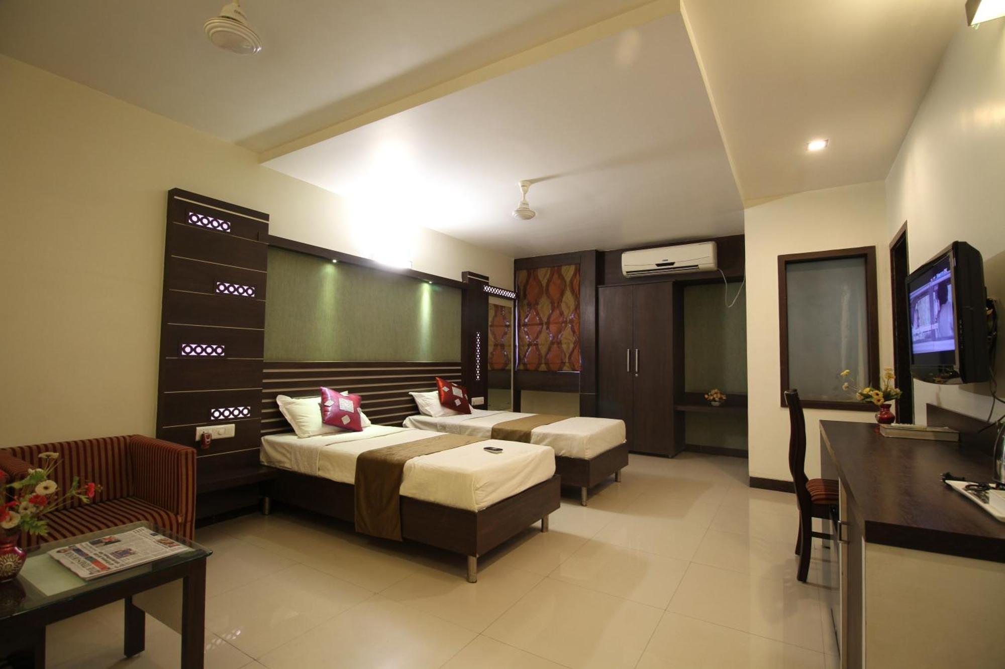 Hotel Meera Raipur  Room photo