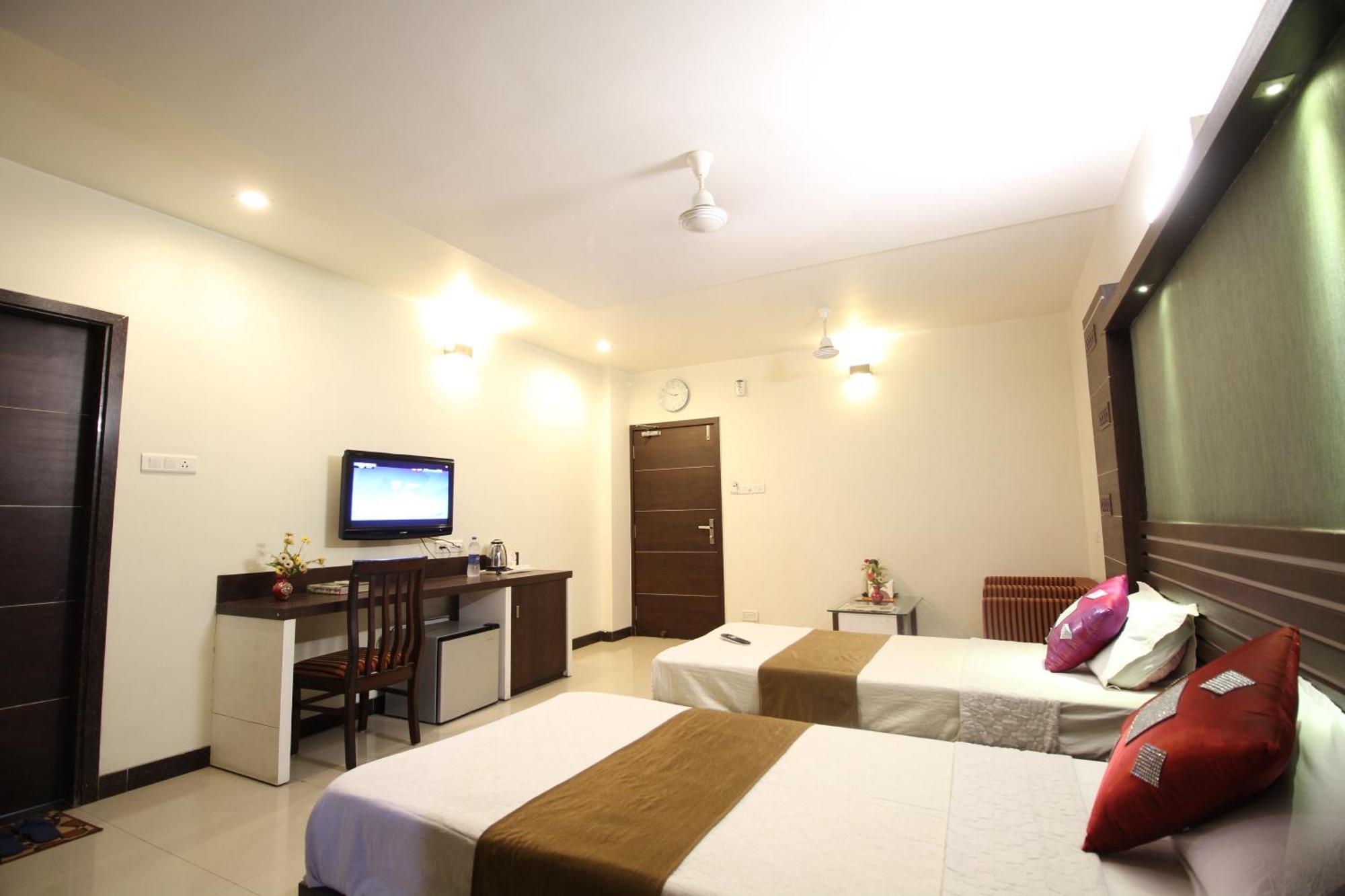 Hotel Meera Raipur  Room photo