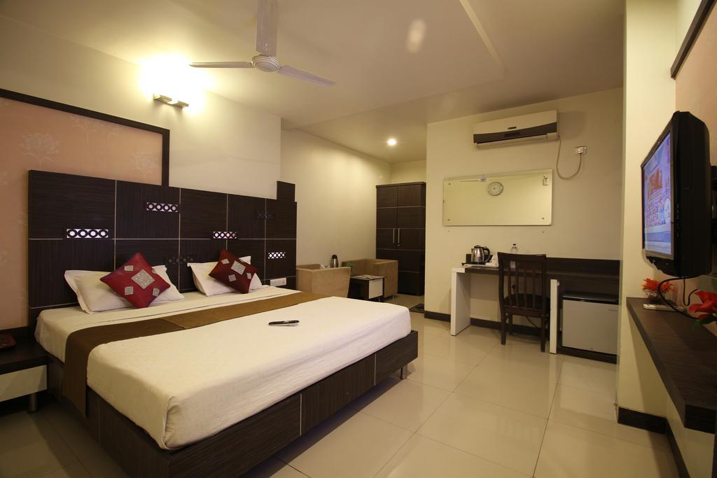 Hotel Meera Raipur  Room photo